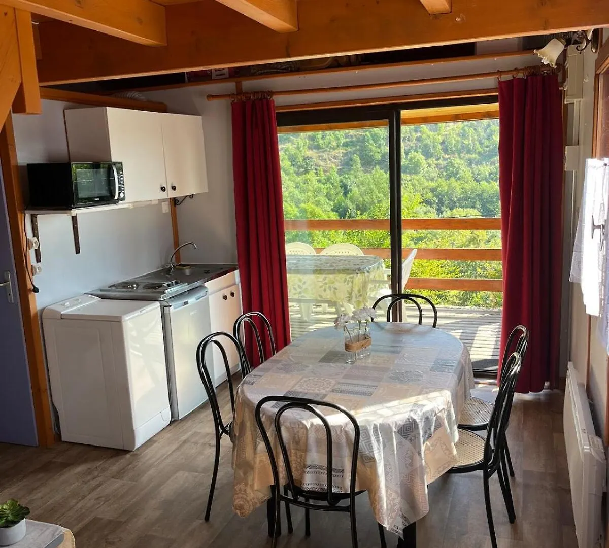 Chalet En Bois A Désaignes